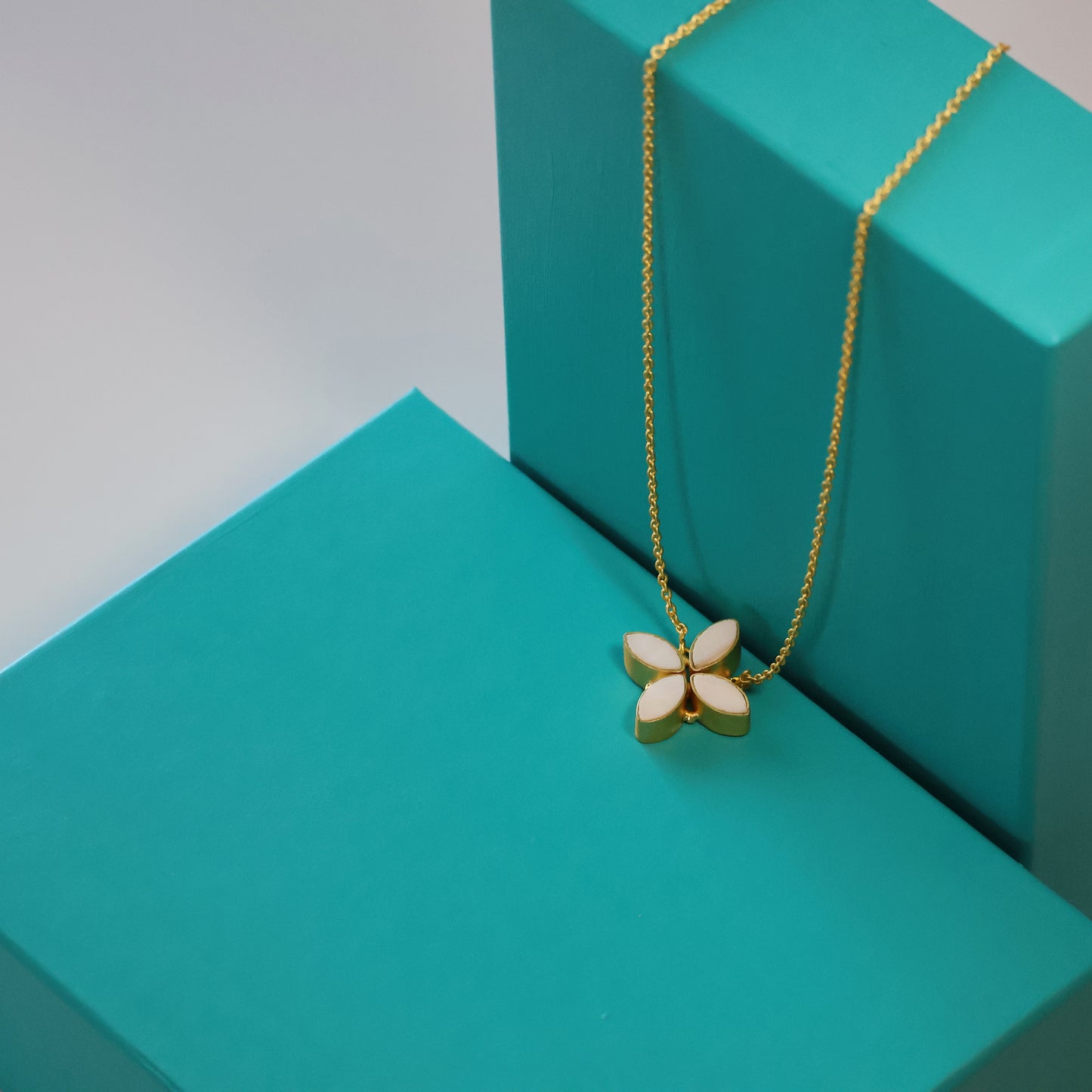 Mother of Pearl Flower Necklace