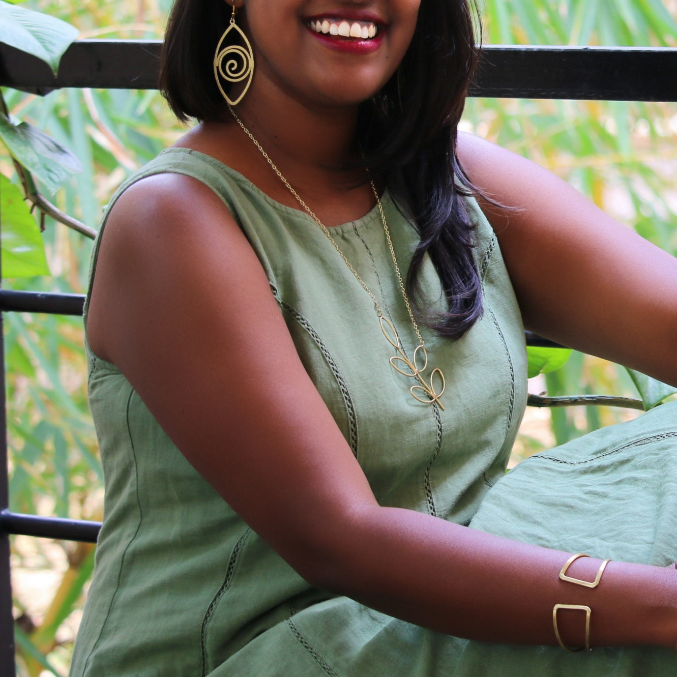 Penida Leaf Necklace