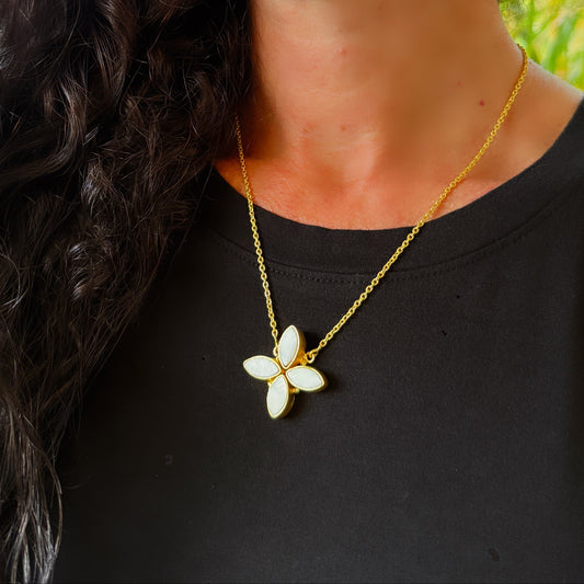 Mother of Pearl Flower Necklace