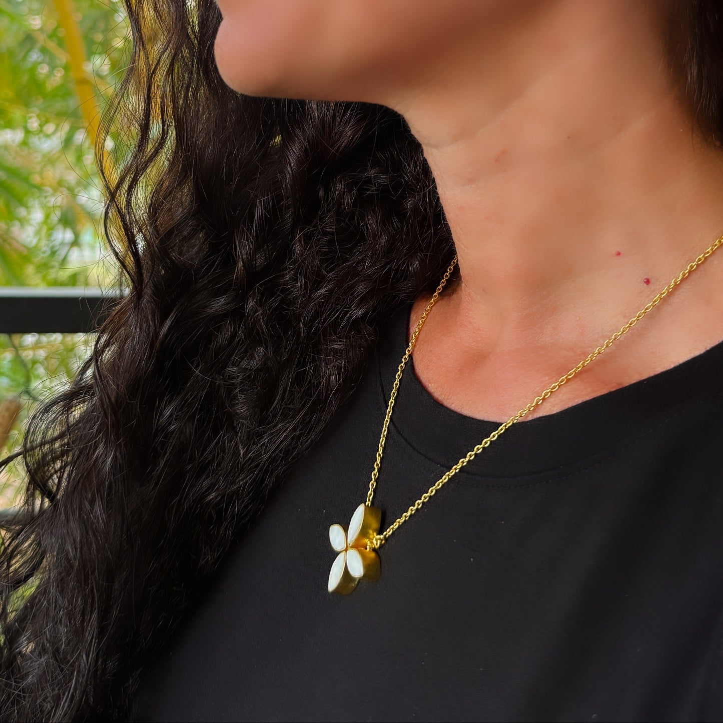 Mother of Pearl Flower Necklace
